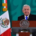 AMLO se define por mantener concesión a Telmex, icono de la política privatizadora de Salinas