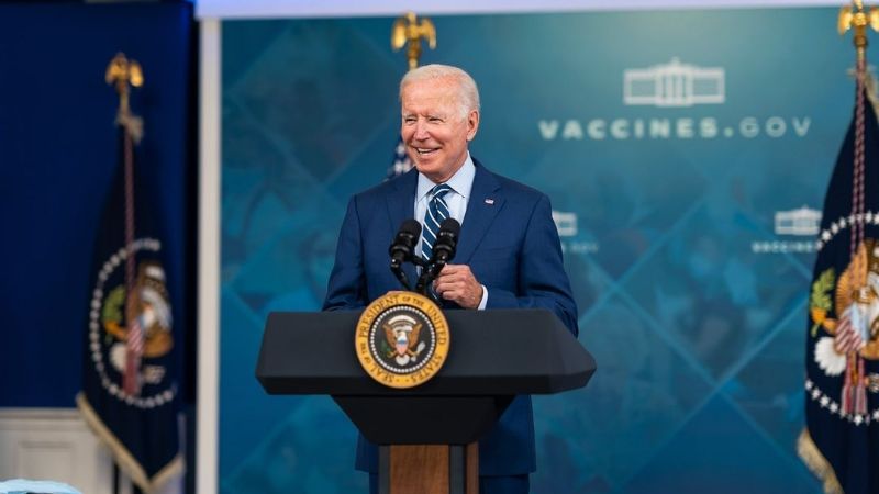 “Es para protegerlos”, pide Biden al arrancar vacunación contra covid-19 de niños de 5 a 11 años