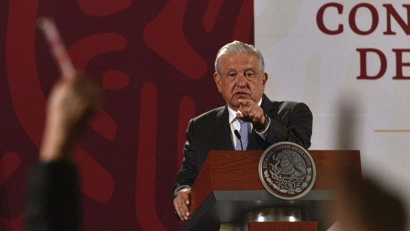 AMLO pide a Carlos Loret, Jorge Ramos y León Krauze que den a conocer sus “sueldos desproporcionados”