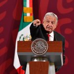 AMLO califica como “seudoambientalistas” y “fifís” a actores y músicos que están contra el Tren Maya